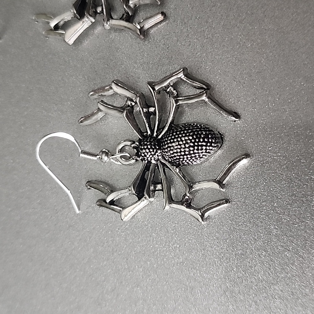 SPIDER Earrings POSHER Favorite - Picture 2 of 5